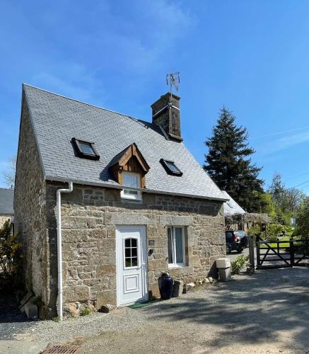 Saint-Michel-de-Montjoie House | La Petit Fleur - the little flower, cosy cottage