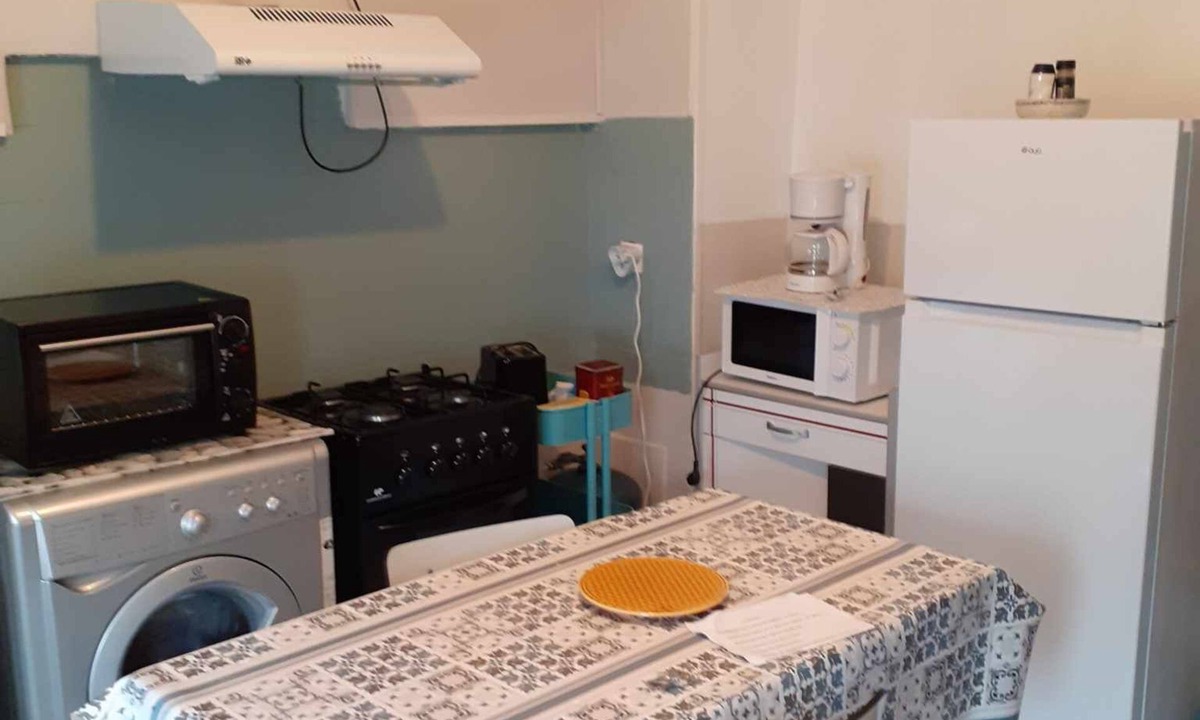 Autry-le-Chatel House | La Petit Maison