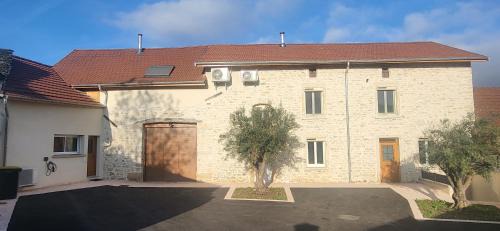 Soleymieu Apartment | La Petite Écurie