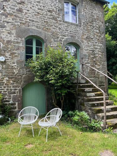 Ambrieres-les-Vallees Apartment | La Petite Bruyere Characterful 2 bedroom cottage with fireplace