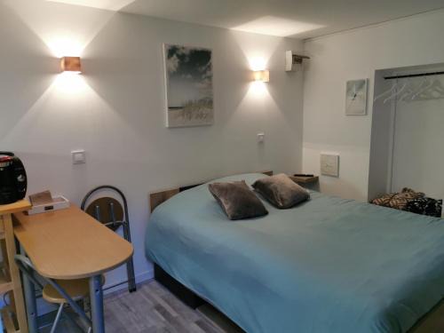 Honfleur Apartment | La petite cour