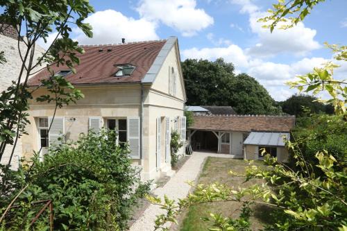 Senlis House | La Petite Fontaine
