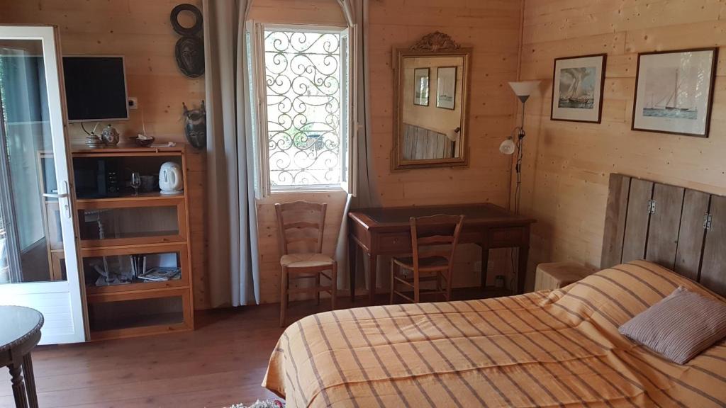 Saint-Antoine-de-Breuilh Bed & Breakfast | La petite Boulandre