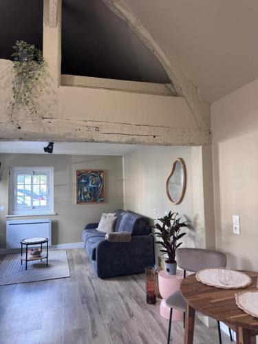 Conteville House | La Petite Hortense