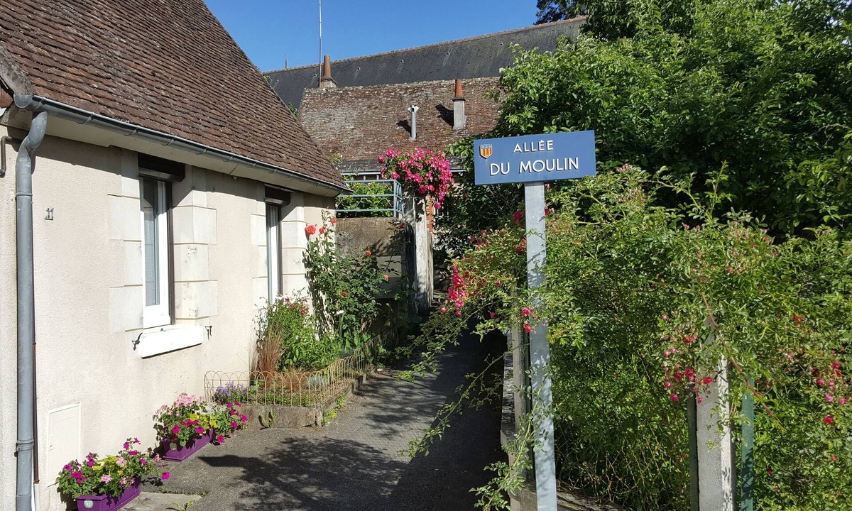 Amboise House | LA PETITE LUCETTE with its courtyard and troglo
