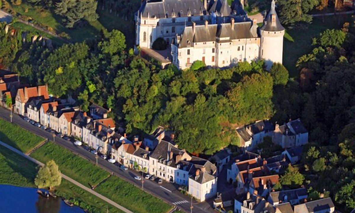 Chissay-en-Touraine House | La petite maison blanche by Interhome