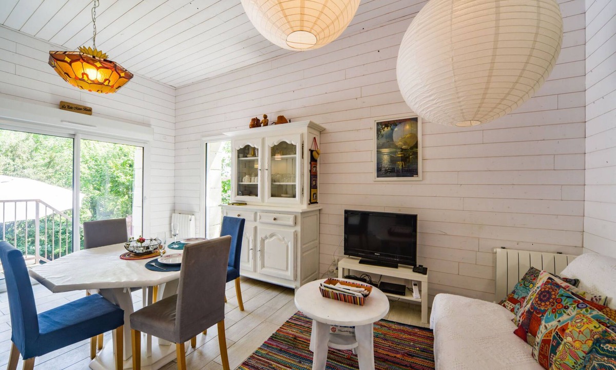 Chissay-en-Touraine House | La petite maison blanche by Interhome