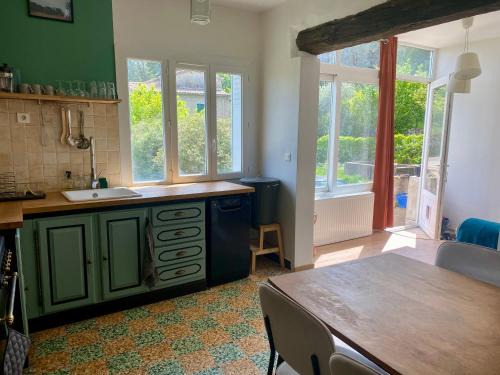 Saint-Paul-le-Jeune House | La petite maison dans la Brousse