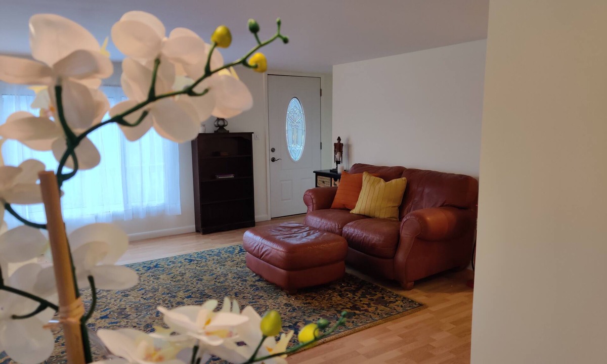 Chatham House | La Petite Maison, Chatham, NY