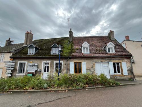 Issy-l'Eveque Bed & Breakfast | La petite maison d issy