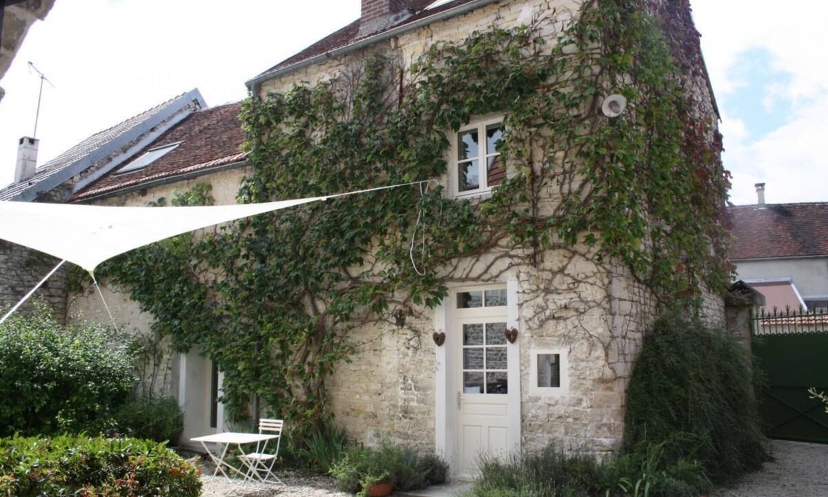 Landreville House | La Petite Maison D'été