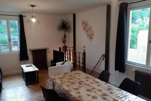 Avallon House | La Petite Maison Dans la Vallée