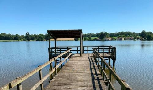 Magnac-Laval House | La petite maison de l'étang