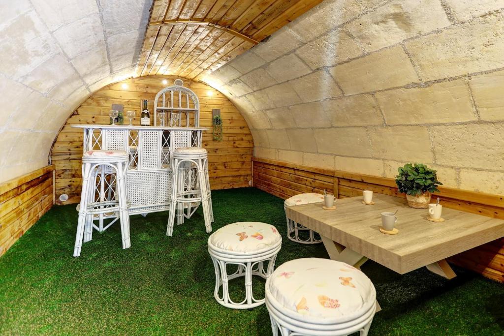 Acy House | La Petite Maison Du Montjard