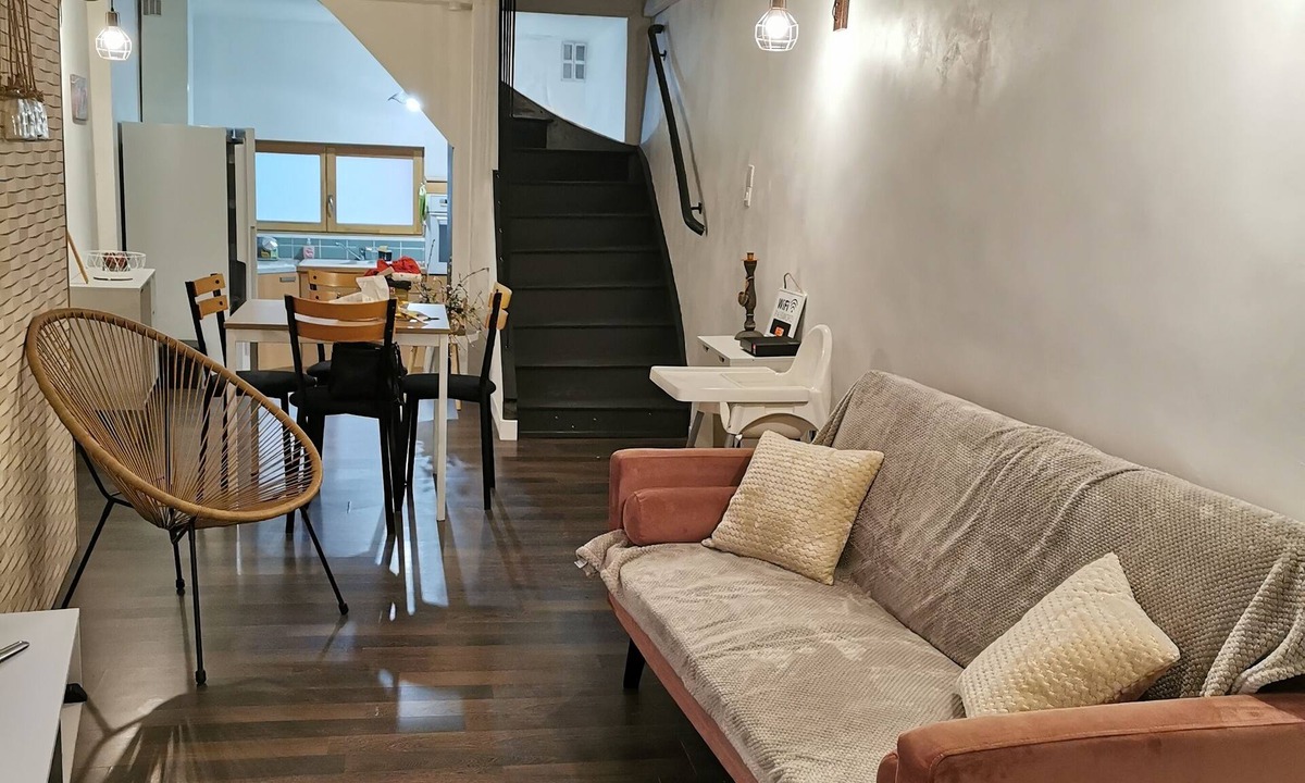 Yenne House | LA Petite Maison