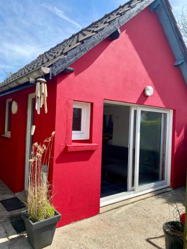 Cucq House | La petite maison rouge