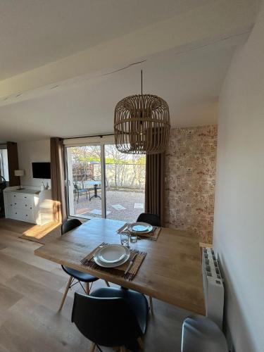 Craponne Apartment | La petite maison studio et jardin