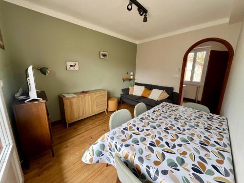 Oust House | La Petite Ourse maison de village à Oust