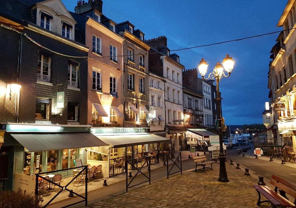 Honfleur Apartment | La Petite Parenthèse
