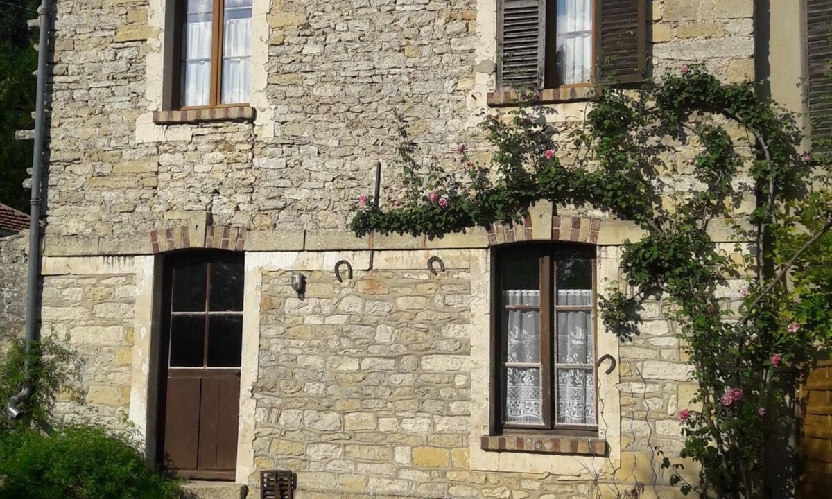 Fontenay-Saint-Pere House | La Petite Vallée