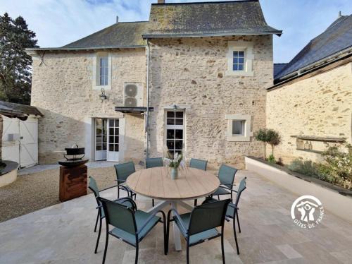 Saint-Denis-d'Anjou House | La Pierre du Bonheur Maison de village de 2 à 8 personnes