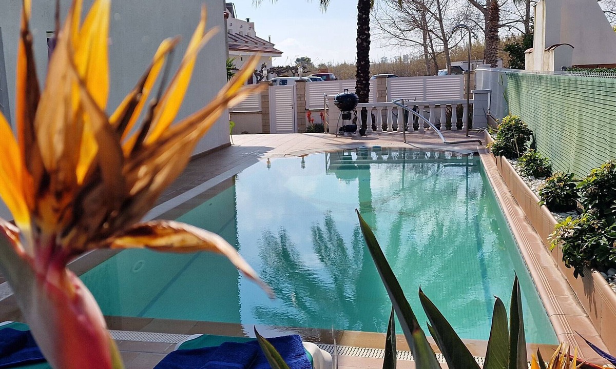 Riumar Ski Chalet | "La Pinya"@MARISOL: 500m to the beach, private pool, A/C, WiFi, dog beach.