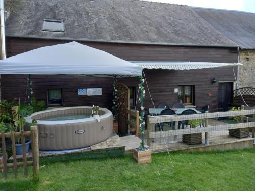 Villaines-la-Juhel Apartment | La Pitardière Gite