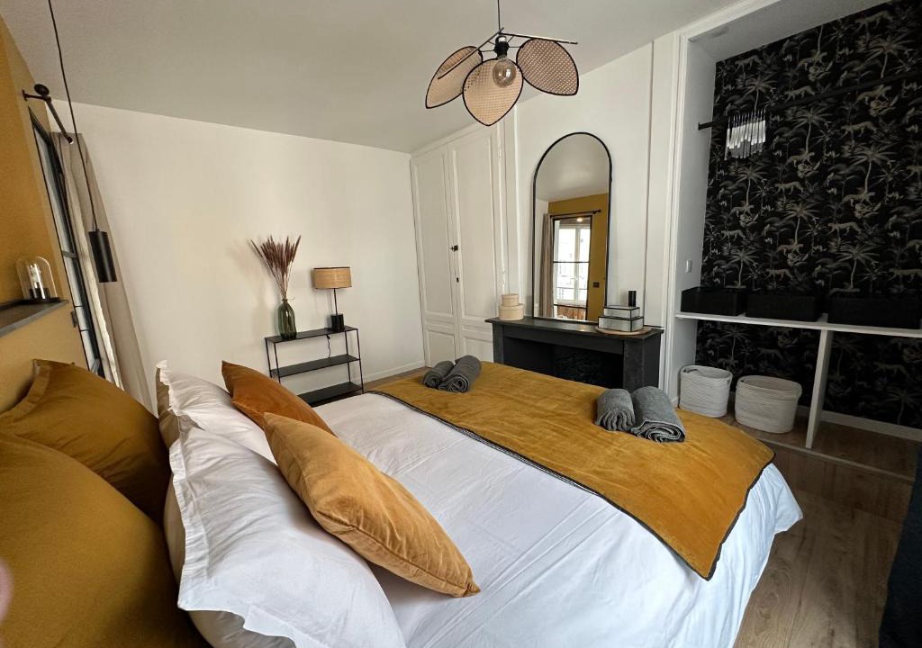 Quartier Vieux Marche-Cathedrale Apartment | La place d'Henri, Rouen centre