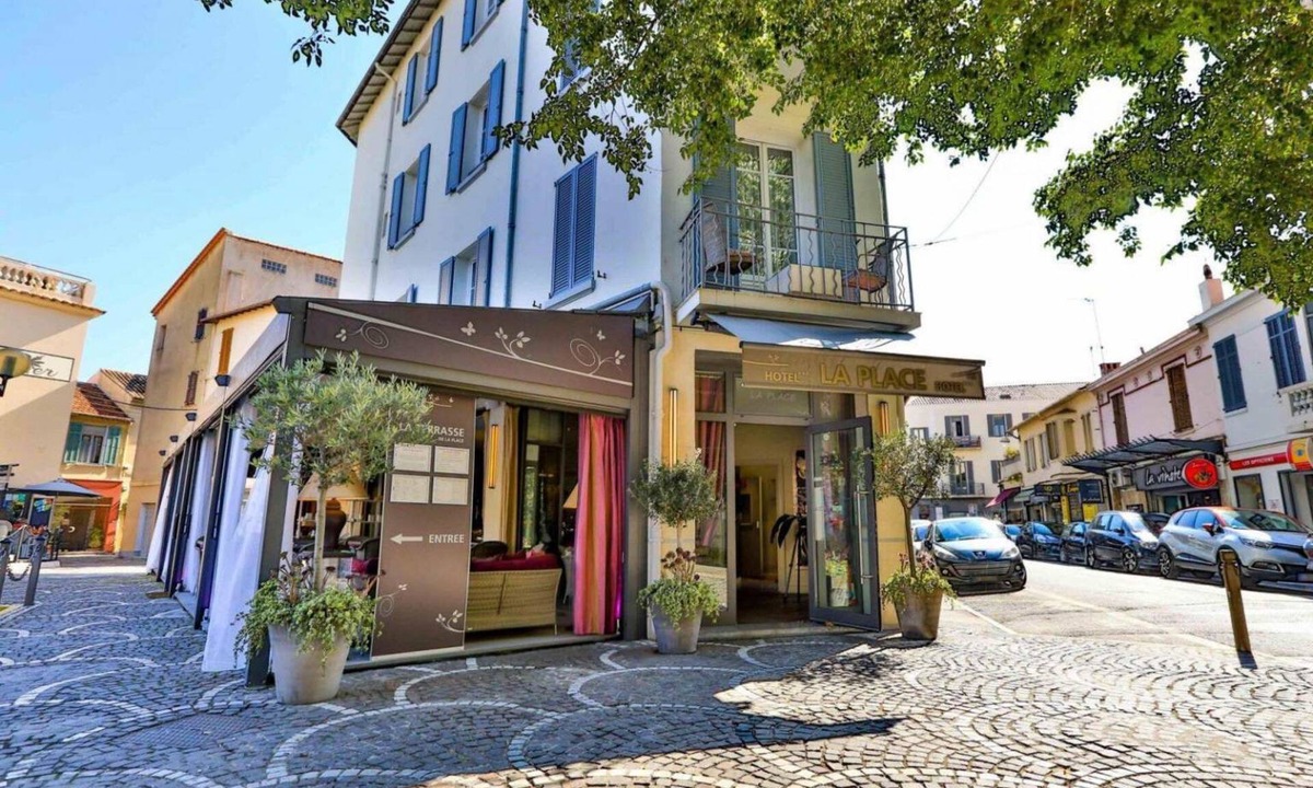 Antibes Old Town Hotel | La Place