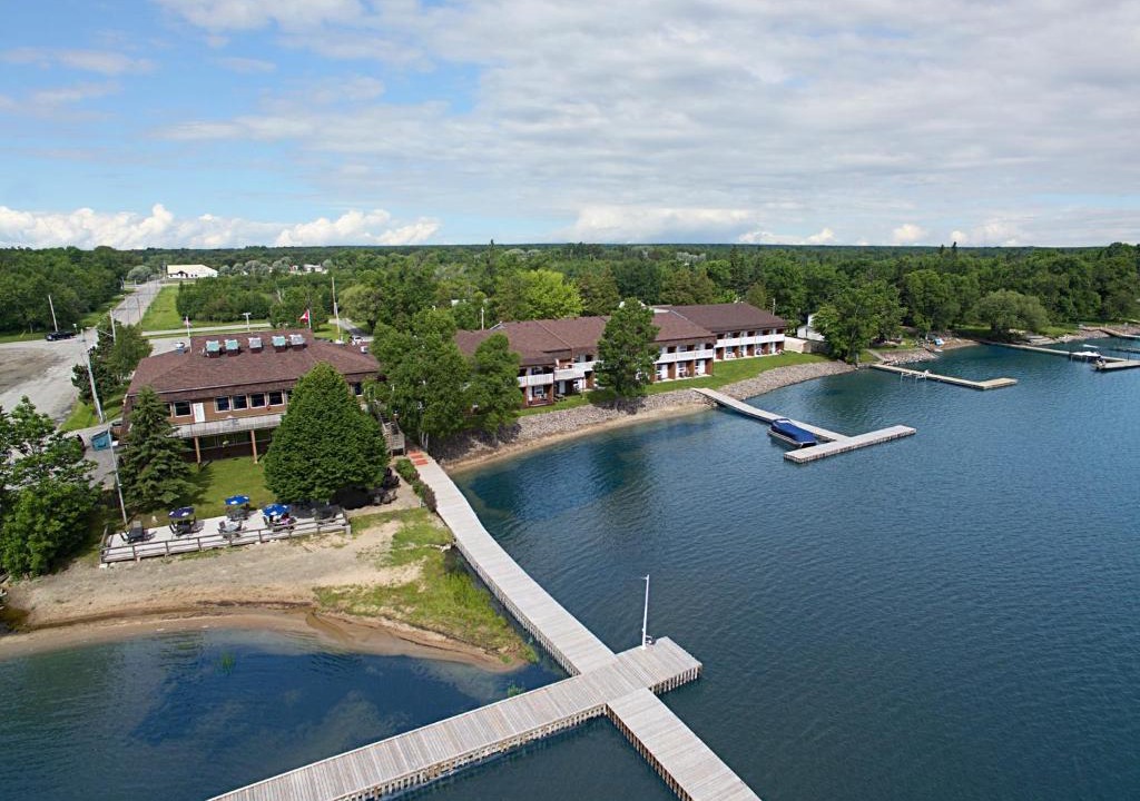 Fort Frances Hotel | La Place Rendez-Vous Hotel