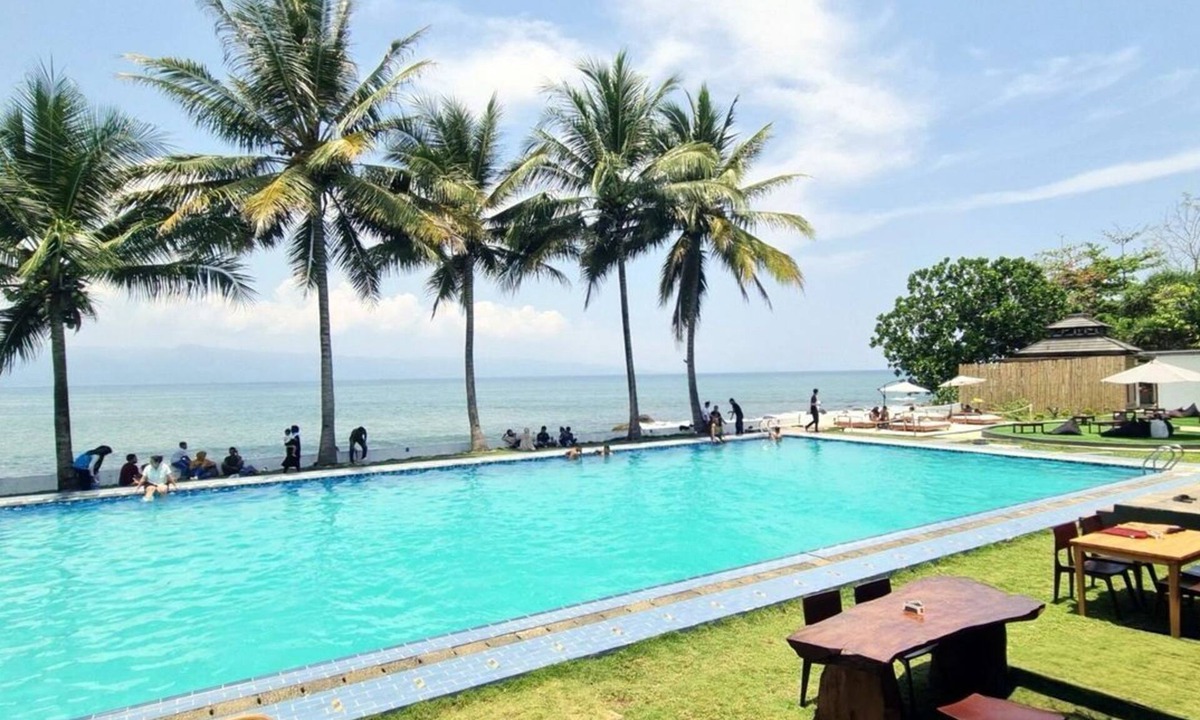 Cikakak Resort | La Plage Beach Club & Resort
