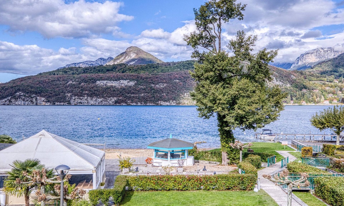 Duingt Apartment | La plage privée du lac