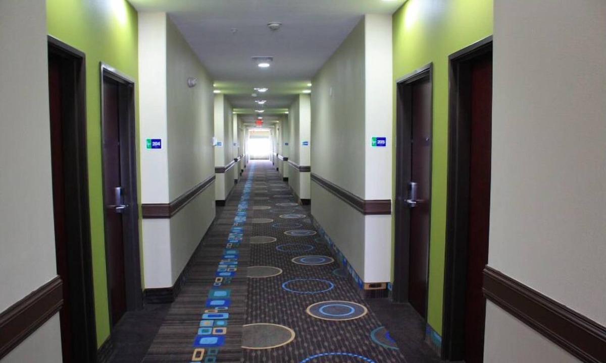 Freer Hotel | La Plaza Inn & Suites