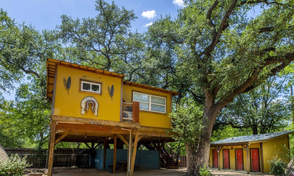 New Braunfels Ski Chalet | la Pluma Retreat