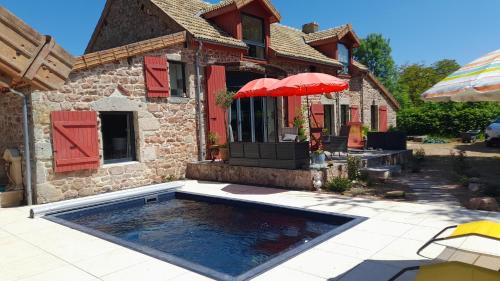 Saint-Bonnet-de-Joux Bed & Breakfast | La Popinette Chambre d'hôte