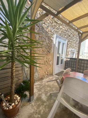 Capestang House | la Porte bleue