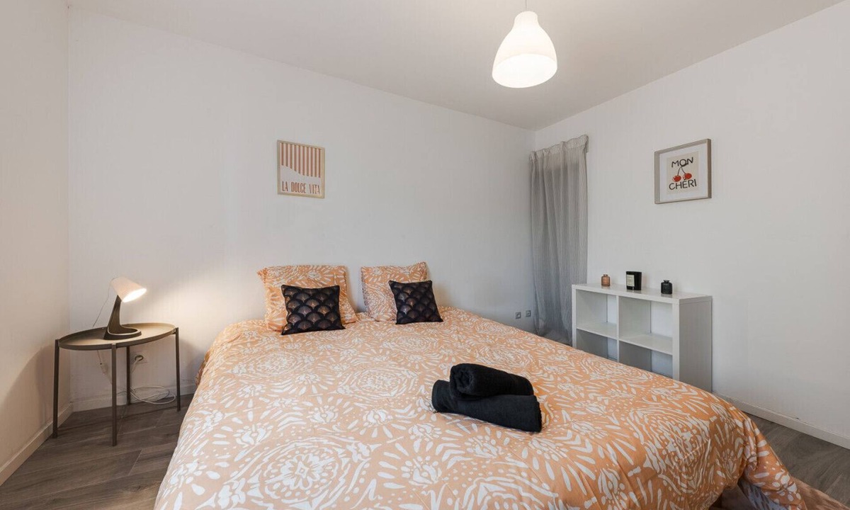 Moret-sur-Loing Apartment | La porte de Moret - Sleeps 5