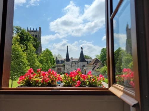Le Bec-Hellouin House | La Porterie face à l'abbaye