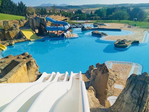 Viana House | La Puerta de Viana, con garaje, txoko y piscina!