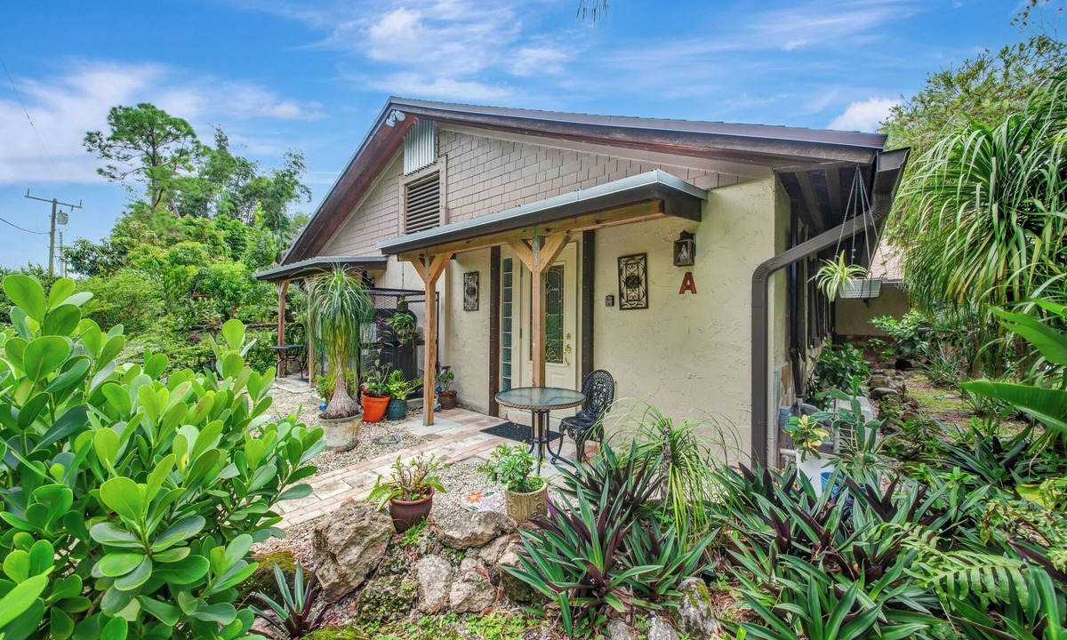 Lake Worth Apartment | La Quiete Cove for One