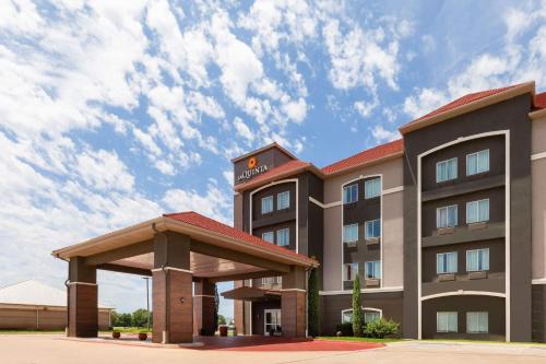 Brownwood Hotel | La Quinta by Wyndham Brownwood