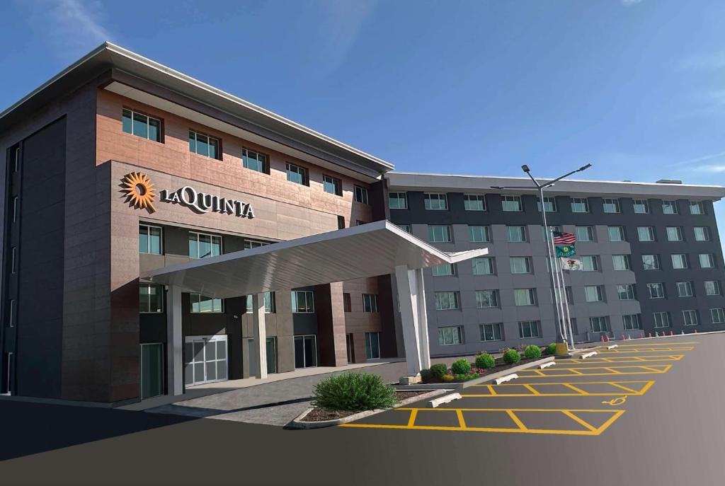 Rosemont Hotel | La Quinta by Wyndham Chicago O'Hare Airport