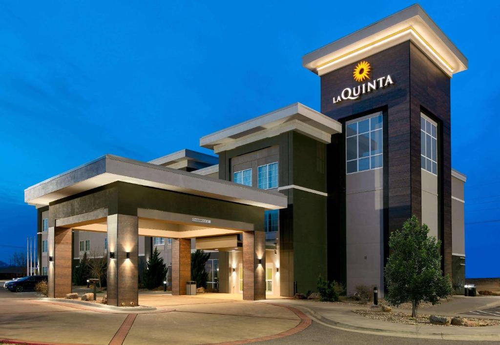 Clinton Hotel | La Quinta by Wyndham Clinton Historic Route 66