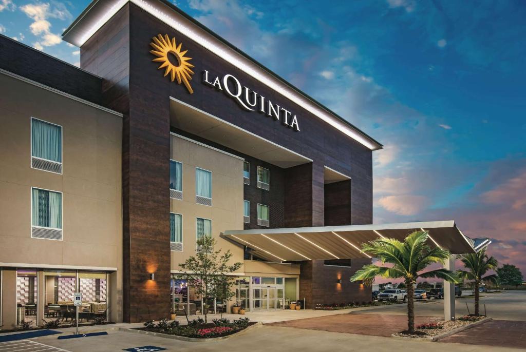 The Colony Hotel | La Quinta by Wyndham Dallas Plano - The Colony