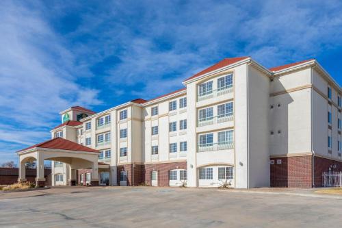 Dodge City Hotel | La Quinta by Wyndham Dodge City