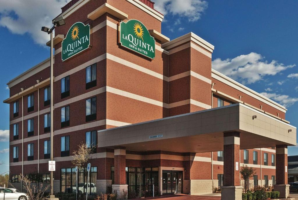Edmond Hotel | La Quinta by Wyndham Edmond