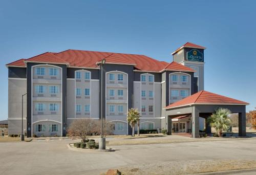 Lindale Hotel | La Quinta by Wyndham Lindale