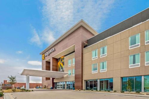 Brazos Hotel | La Quinta by Wyndham Waco Baylor Downtown