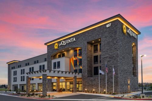 Lincoln Hotel | La Quinta Inn and Suites by Wyndham Lincoln