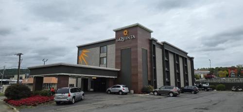 Johnson City Hotel | La Quinta Inn by Wyndham Binghamton - Johnson City